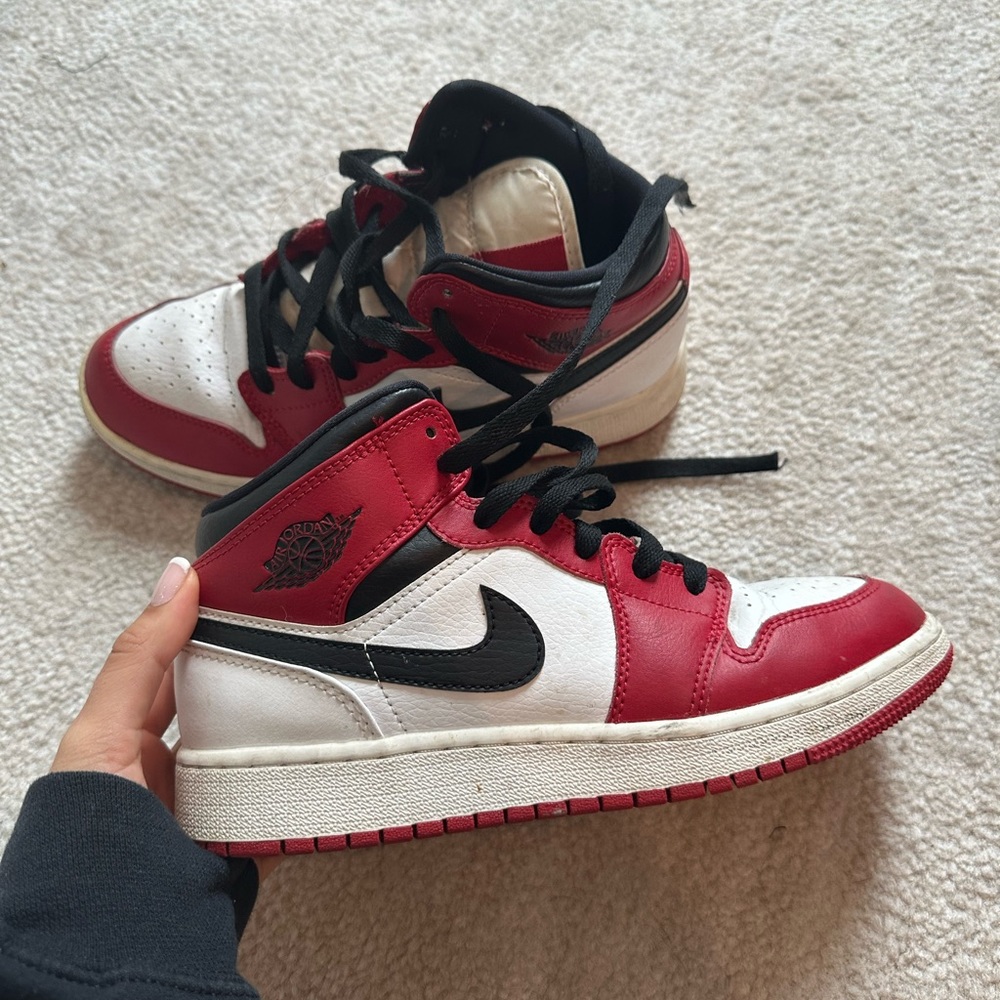 Nike air jordan sneakers womens - Picture 3 of 4